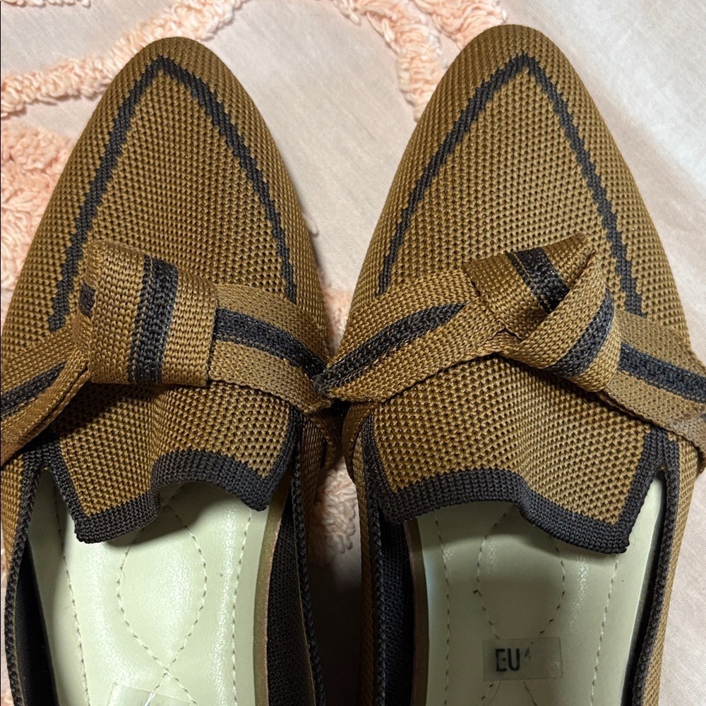 Elegant Brown Loafers with Black Accents - Picture 6 of 7
